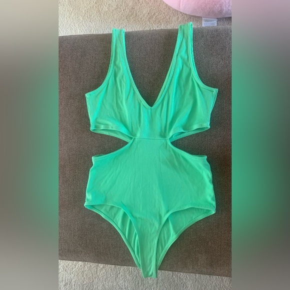 Wild Fable Bright Green Cutout Bodysuit - Picture 2 of 2